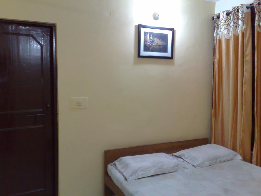 Grg Shanti Guest House Varanasi Near Manikarnika Ghat Oda fotoğraf