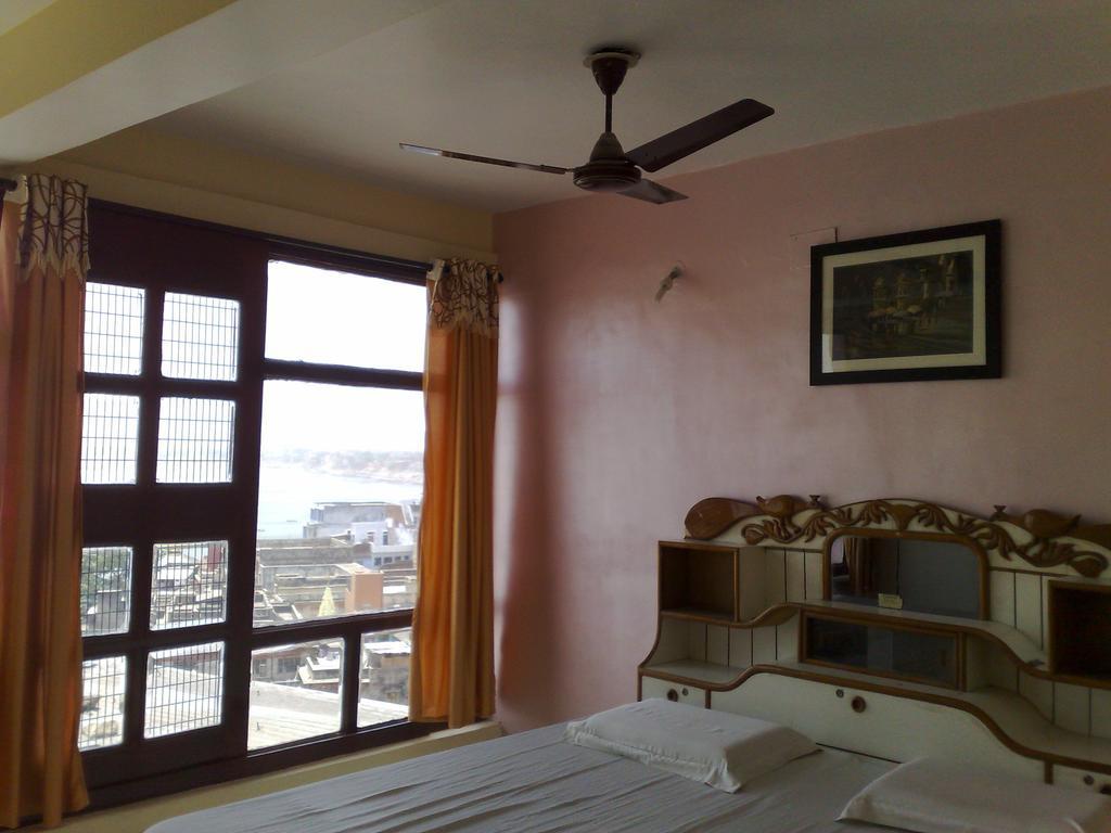 Grg Shanti Guest House Varanasi Near Manikarnika Ghat Oda fotoğraf